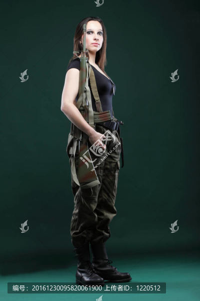 陸軍婦女與槍-美麗的女人與步槍塑料
