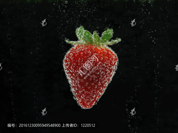 Strawberry在水
