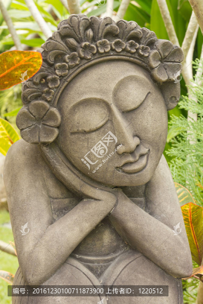 泰國花園中的女性雕塑