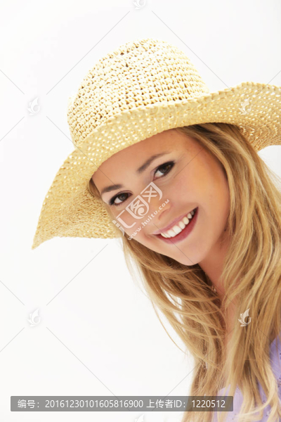 戴草帽的漂亮女人
