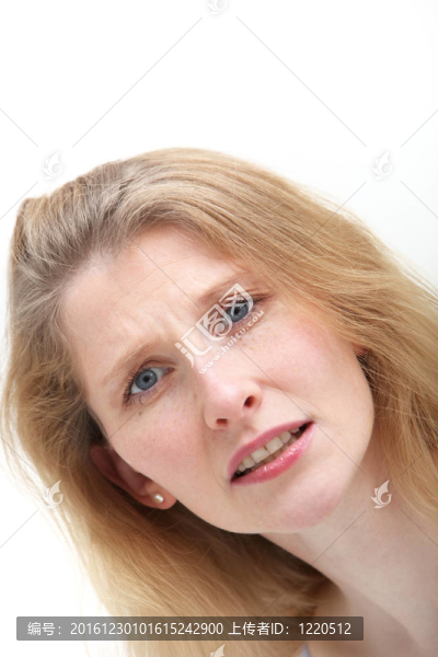 富有同情心的中年婦女