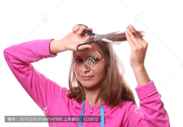 女人要剪掉她的長發(fā)