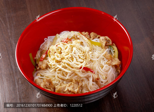 豬肉片和面條