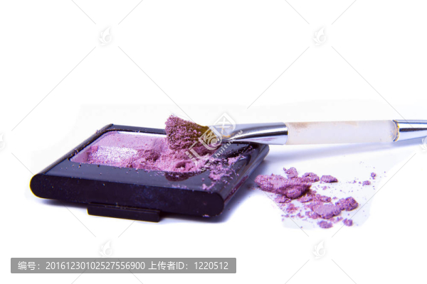 壓碎的眼影