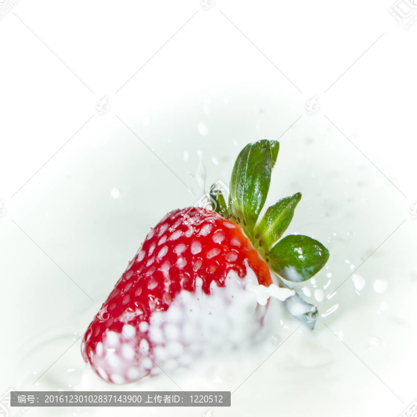 草莓濺奶