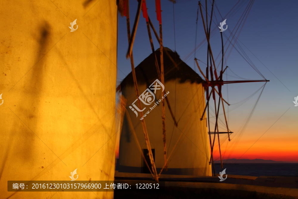 陽光明媚的米科諾斯島風(fēng)車（希臘；Cyclades）