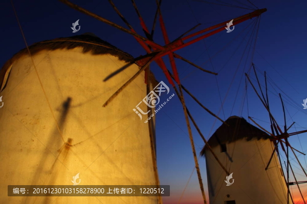 陽光明媚的米科諾斯島風(fēng)車（希臘；Cyclades）