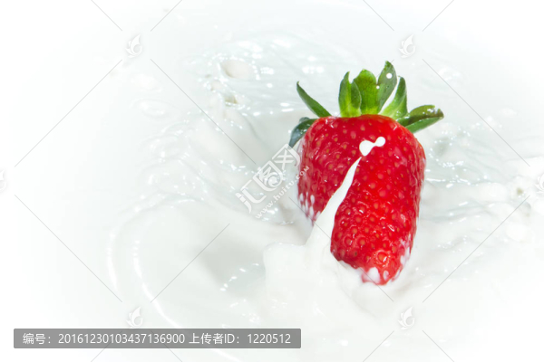 草莓濺奶