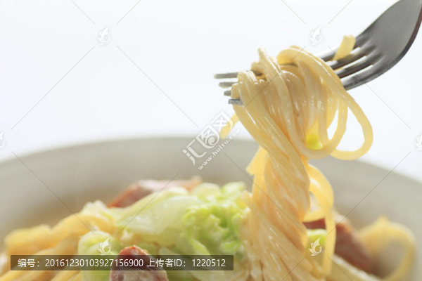 奶油義大利面