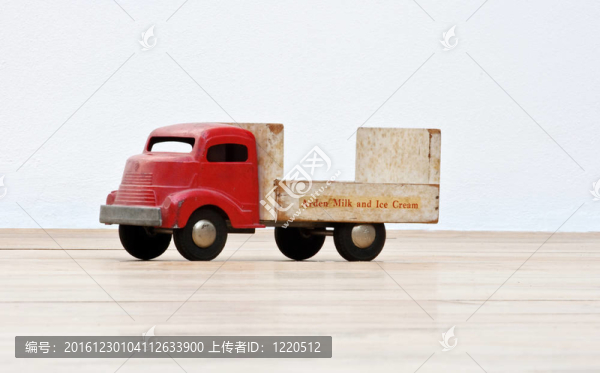 老式玩具卡車