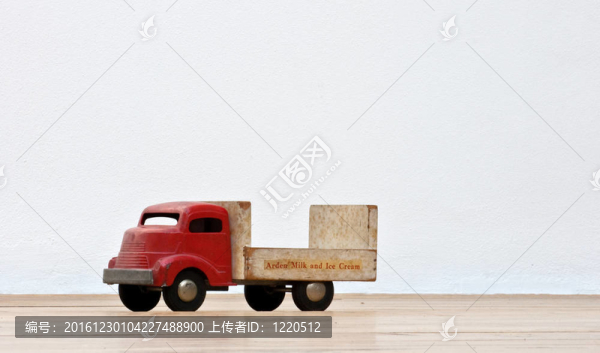 老式玩具卡車