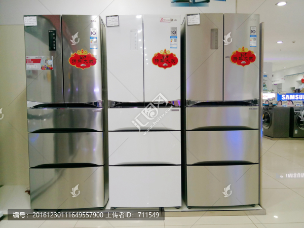 家電賣場冰箱