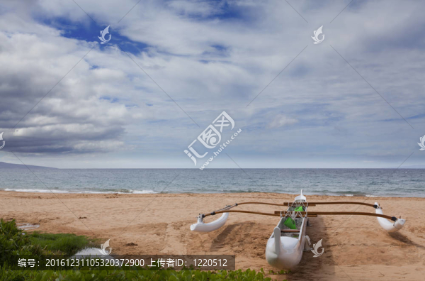 雙支腿的夏威夷獨木舟