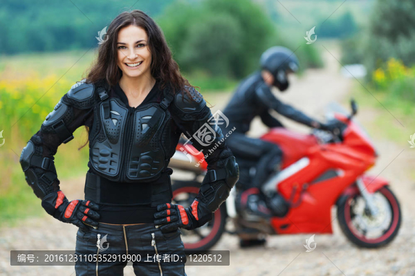 美麗的長(zhǎng)頭發(fā)瘦女人