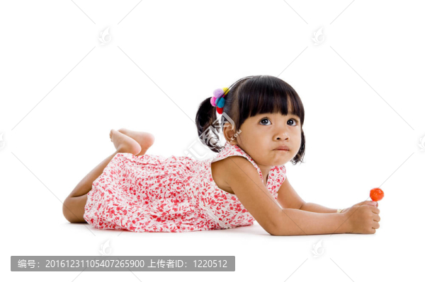 可愛(ài)的小女孩一個(gè)棒棒糖
