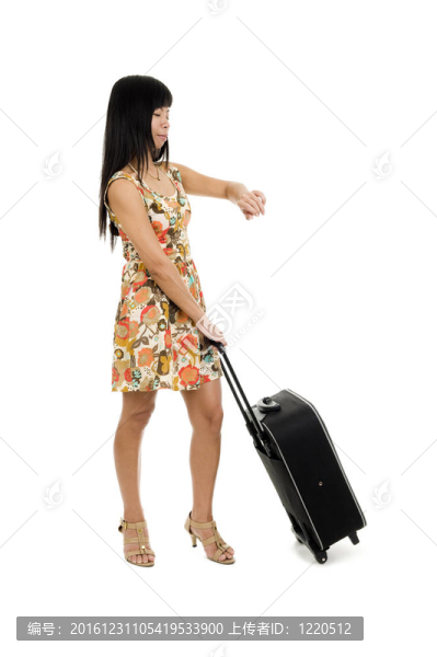帶行李檢查時(shí)間的婦女