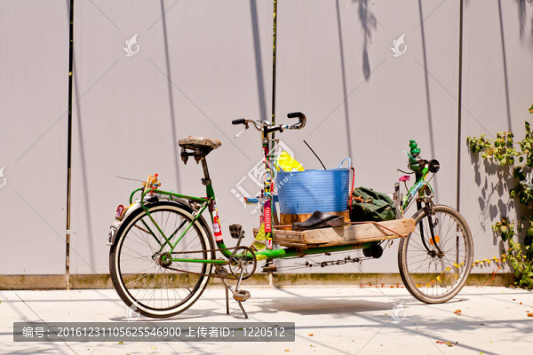 長(zhǎng)的舊自行車(chē)