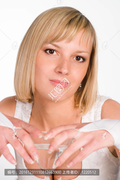 漂亮女孩與玻璃