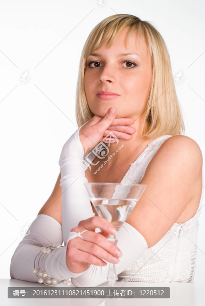 漂亮女孩與玻璃