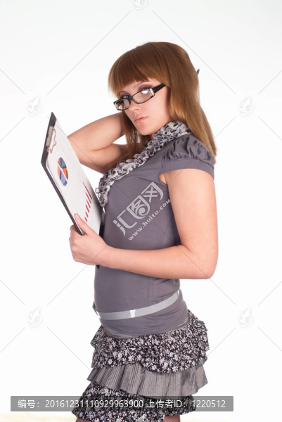 可愛(ài)的女孩與名單和筆