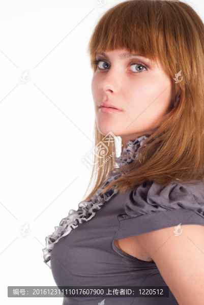 美麗的女孩在白色