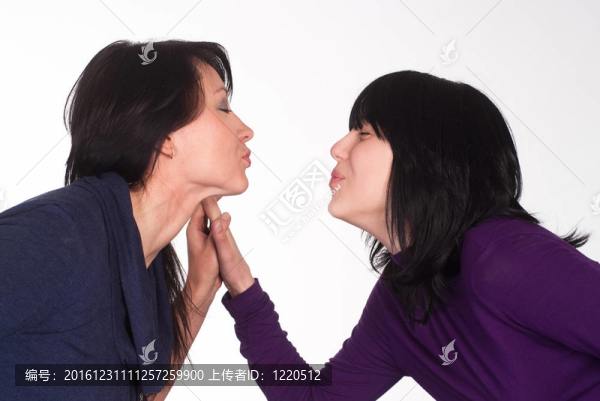兩個(gè)漂亮的女孩