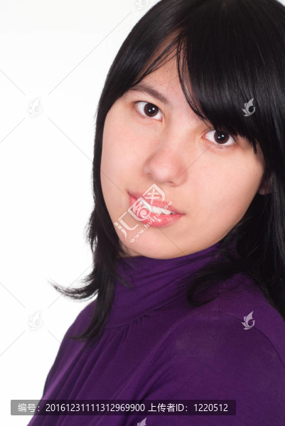 可愛的女孩在白色
