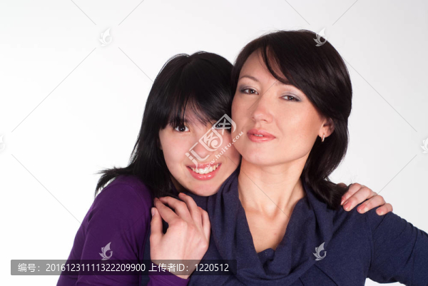 兩個漂亮的女孩