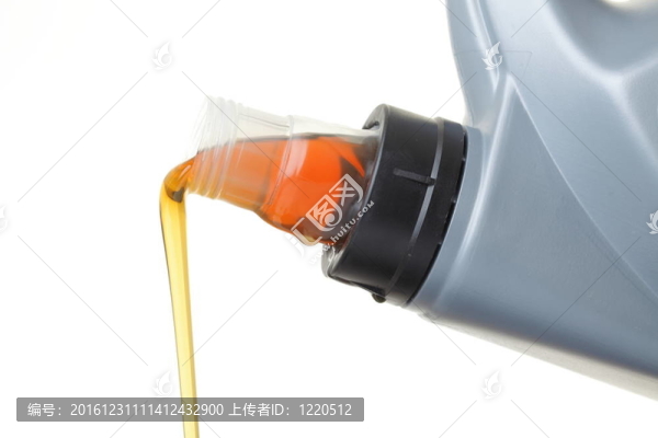 汽車發(fā)動(dòng)機(jī)機(jī)油能否隔上白色
