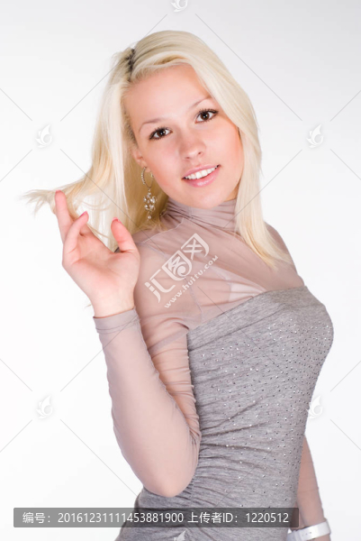 美妙的女孩在白色