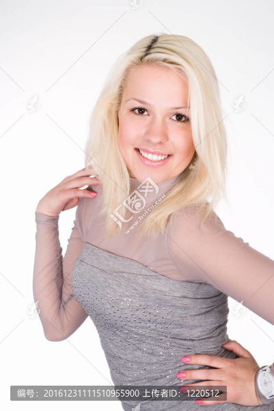 美妙的女孩在白色
