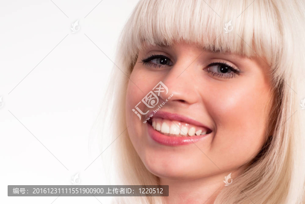 漂亮女孩的微笑