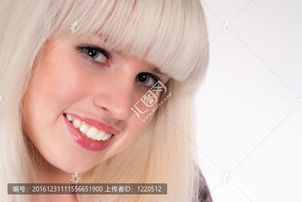 漂亮女孩的微笑