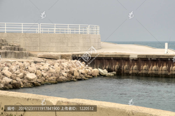 陰天海灘