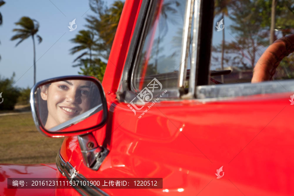 美女駕駛老爺車