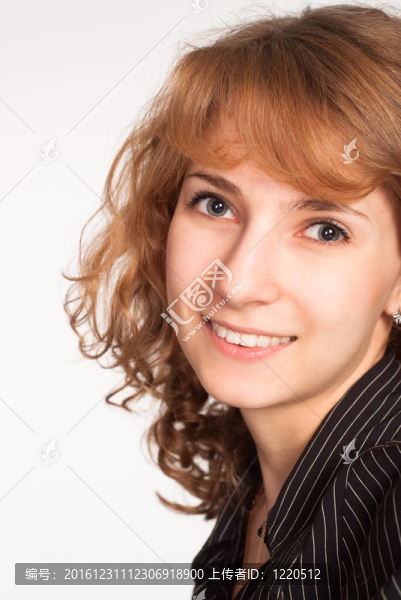 美妙的女孩在白色