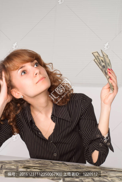 女孩和金錢