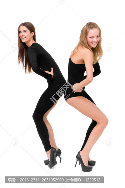 兩個性感的年輕女人跳舞