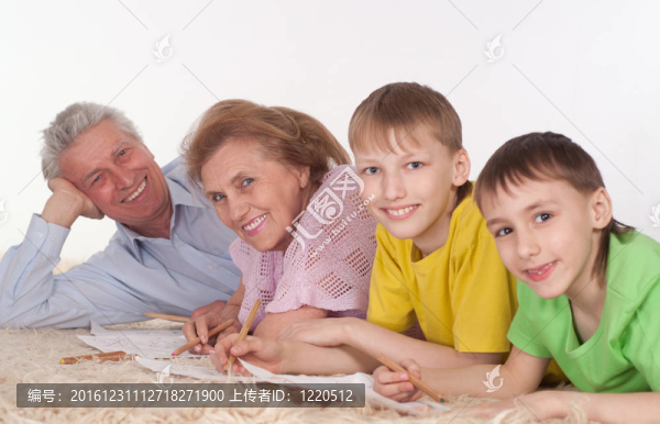 爺爺奶奶和孫子