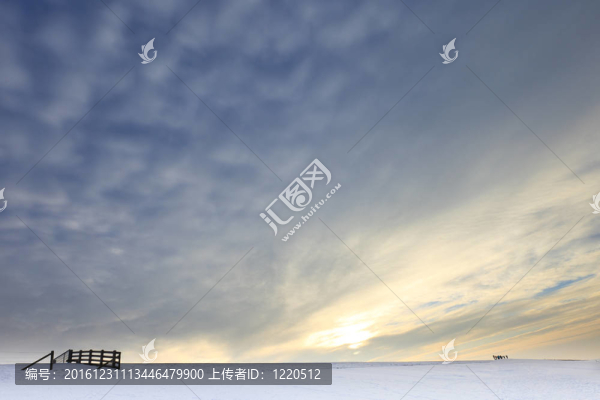 日落時(shí)冬天的雪