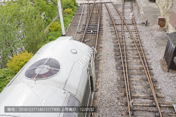 列車(chē)進(jìn)站-匯圖網(wǎng) www.fosd68.com 列車(chē)進(jìn)站