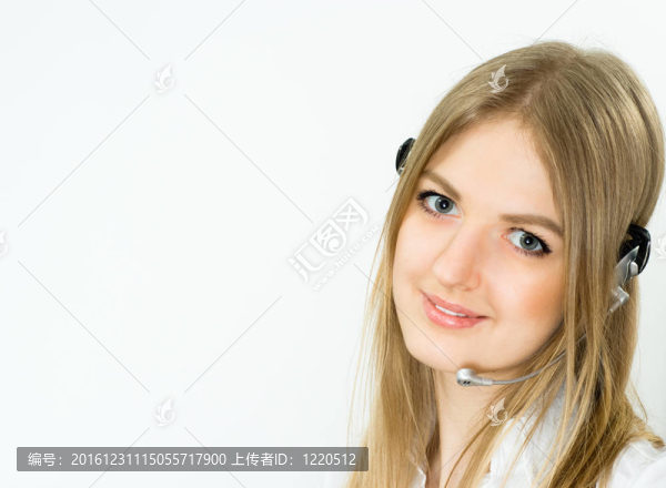 年輕漂亮的女人與電話