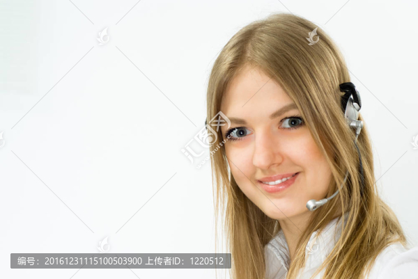 年輕漂亮的女人與電話