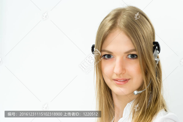 年輕漂亮的女人與電話