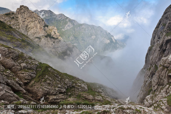 迷霧中的山谷