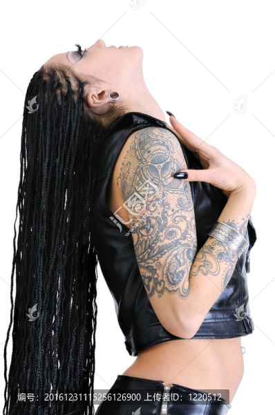 年輕時(shí)尚的女人，長(zhǎng)長(zhǎng)的頭發(fā)上