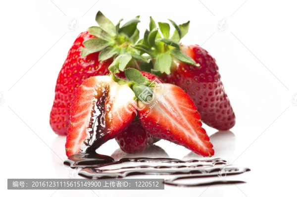 Strawberry和巧克力在白色