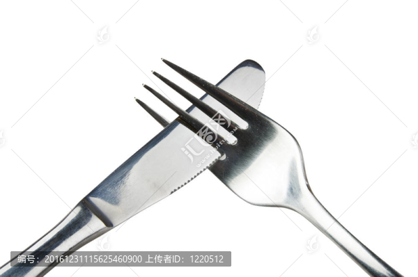 白色背景上的刀叉