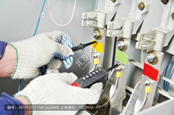 電工測(cè)量電壓閉合手