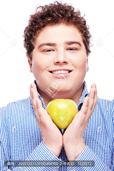 胖男子拿著蘋(píng)果